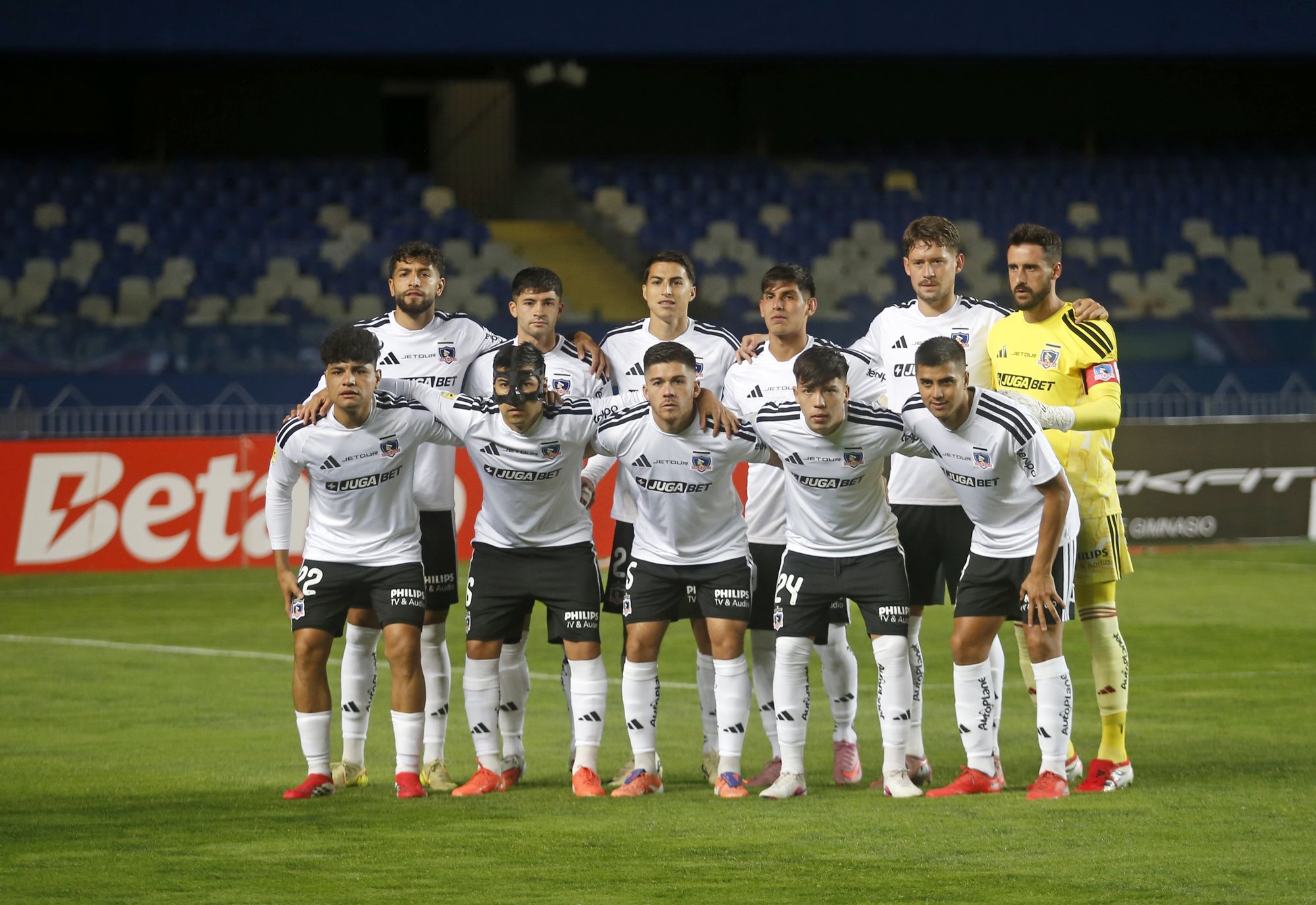 Colo-Colo sigue puntero sin jugar tras la caída de Limache ante Palestino